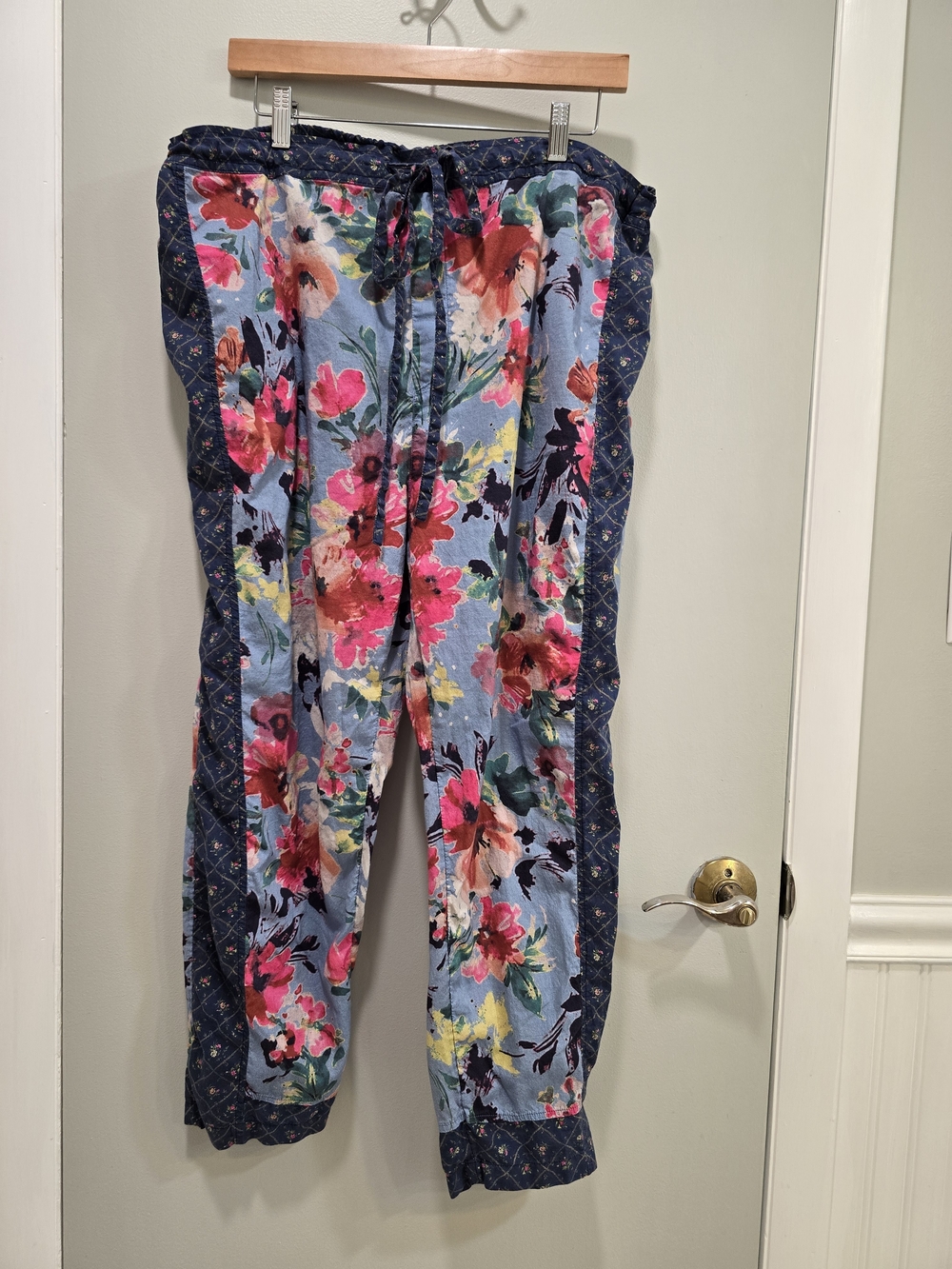SUNDANCE Floral Drawstring Lounge Pants - Blue Floral